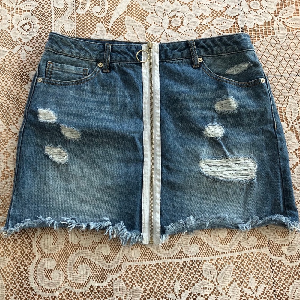 Denim skirt with front zipper